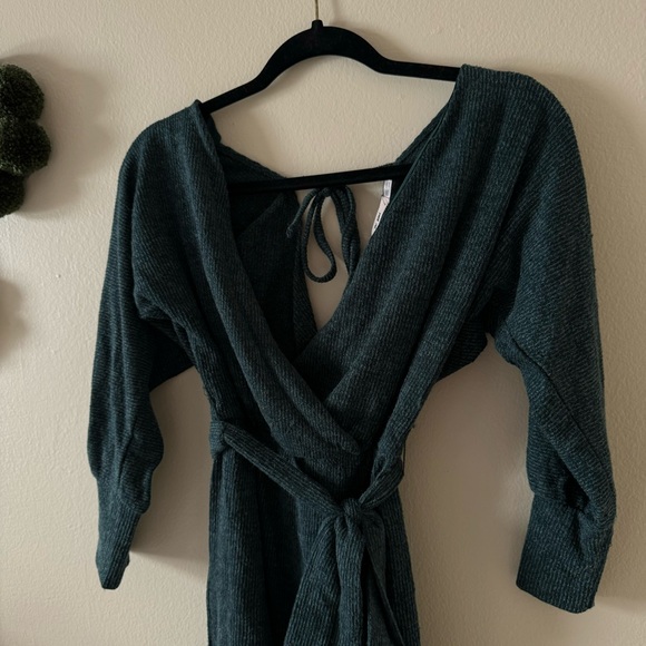 ✨ Francesca's Mi Ami Open Back Wrap Green Sweater Dress - Picture 10 of 12